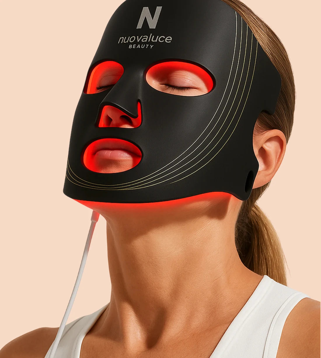 Model wearing Nuovaluce LED mask